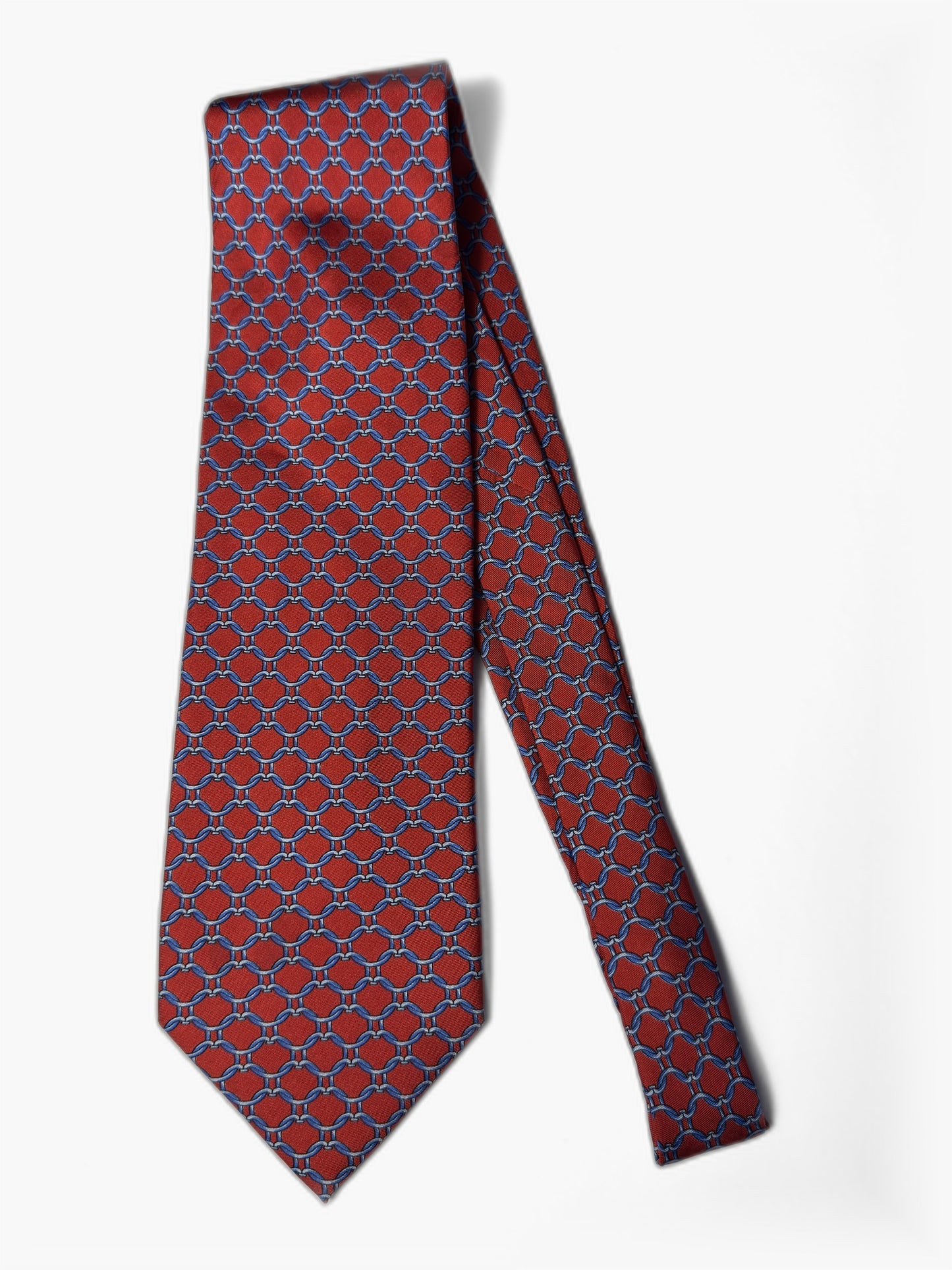 Vintage Krawatte in Rot mit blauem Kettenmuster, Gesamtansicht