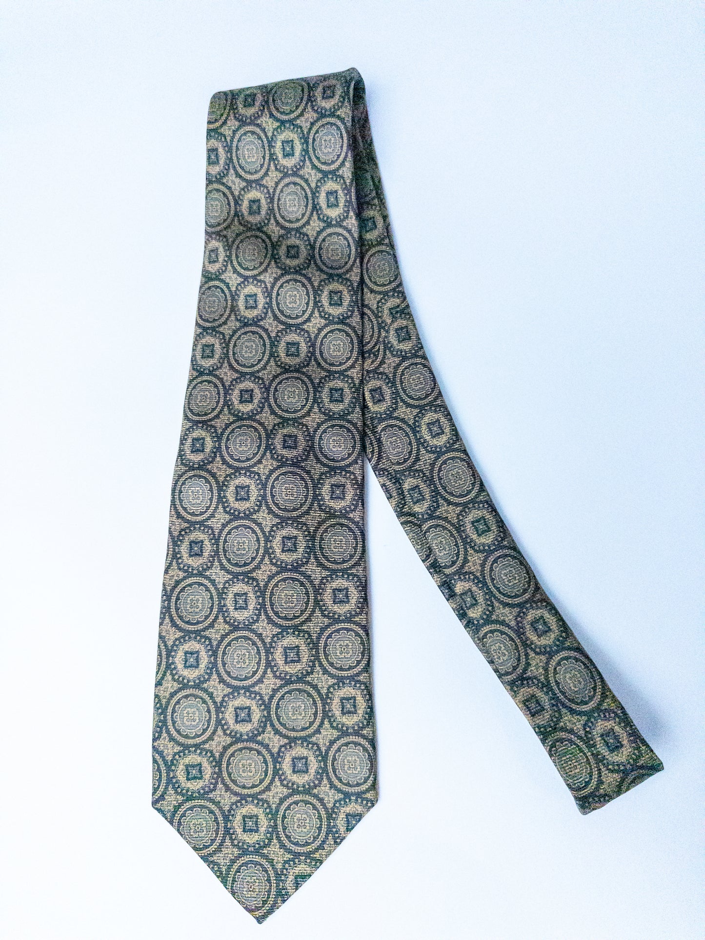 Brooks Brothers | Library Lounge Essential