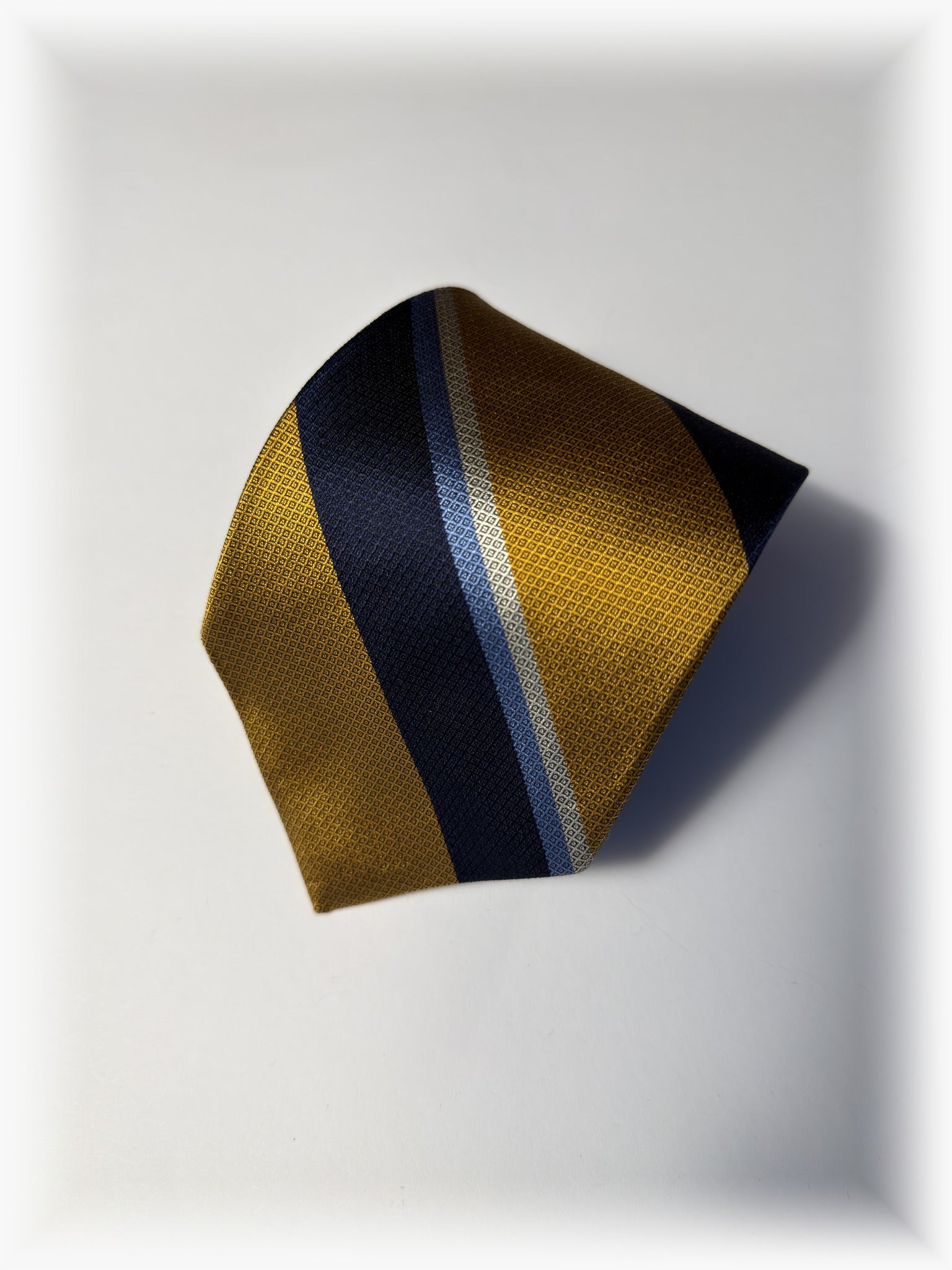 Nahaufnahme Brooks Brothers Repp-Streifen Gold/Navy/Hellblau