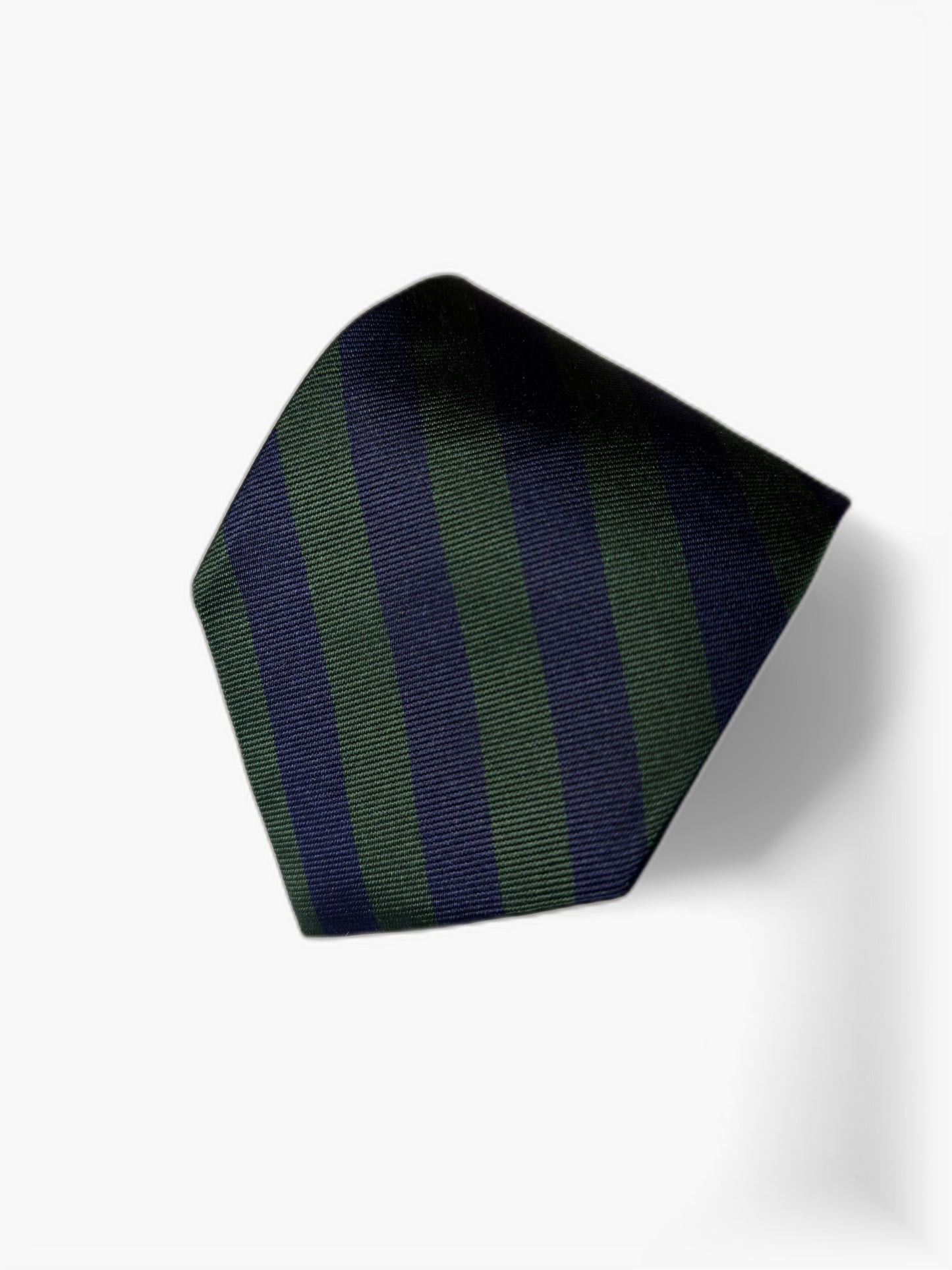 Detail: Brooks Brothers Repp-Krawatte in Navy und Jägergrün, Nahaufnahme der Spitze