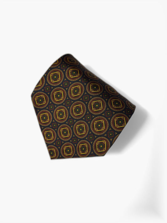 Detail: Polo Ralph Lauren Krawatte mit Medallion-Muster in Braun und Gold, Nahaufnahme