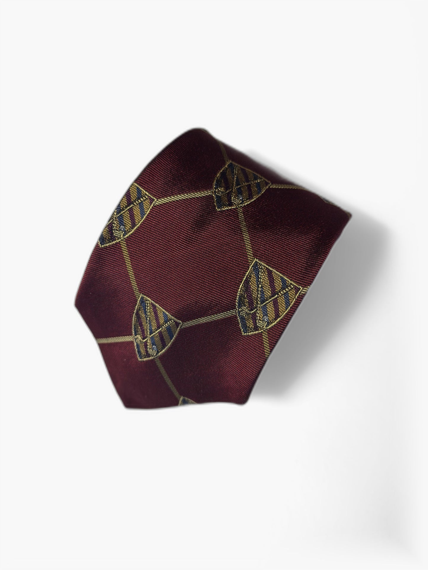 Detail: Brooks Brothers Club-Krawatte mit Wappen auf Burgund, Nahaufnahme