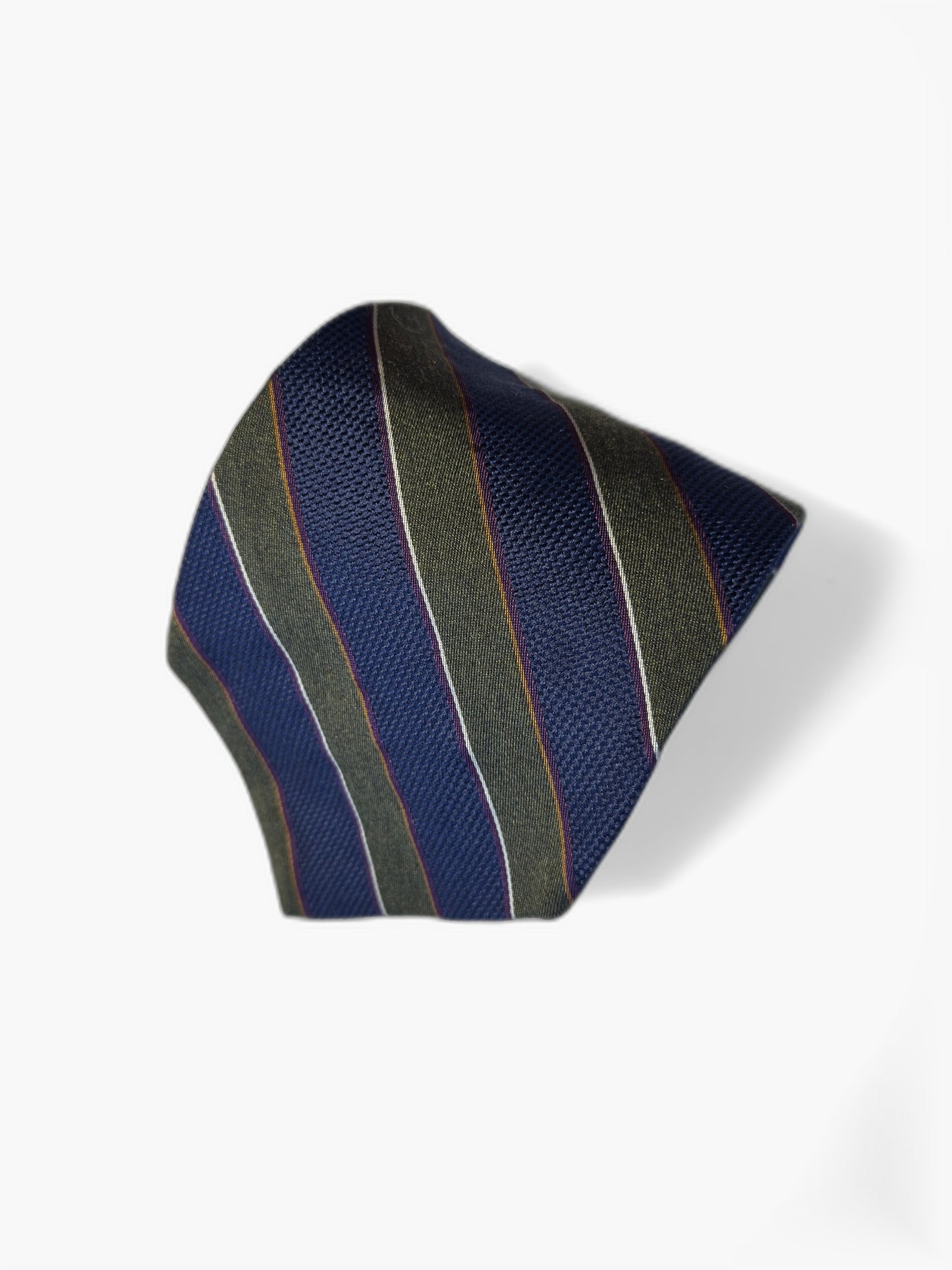 Detail: Brooks Brothers 346 Repp-Krawatte in Navy und Oliv, Nahaufnahme