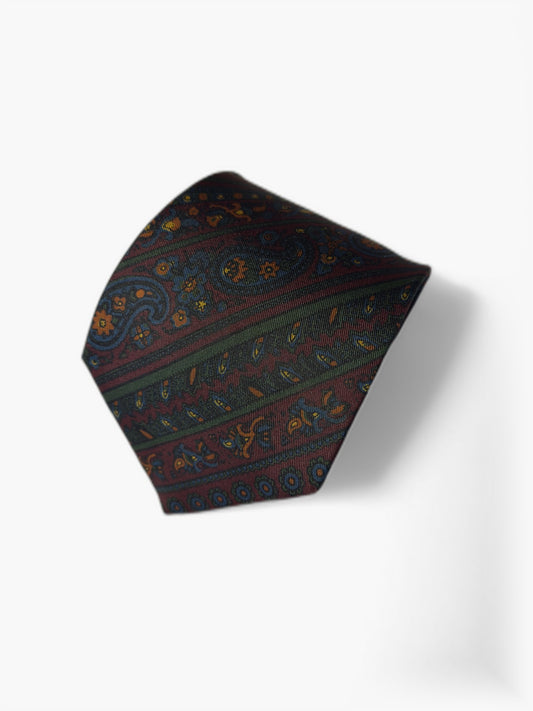 Detail: Vintage Krawatte mit Paisley-Streifen in dunklen Tönen, Nahaufnahme