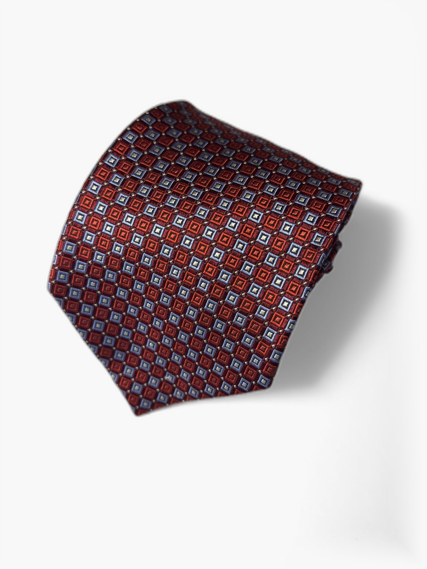 Detail: Brooks Brothers Krawatte mit geometrischem Muster in Rot und Blau, Nahaufnahme