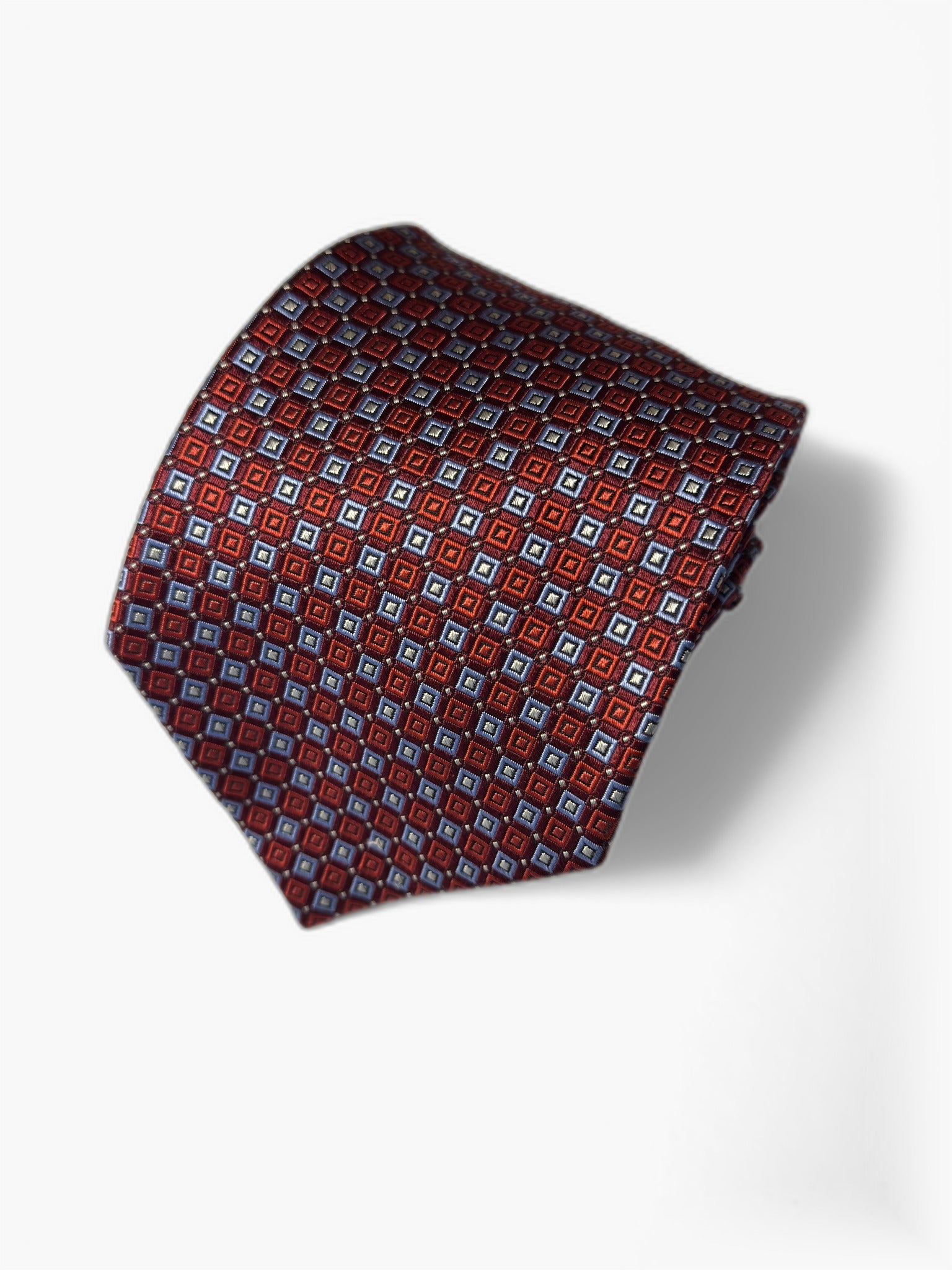 Detail: Brooks Brothers Krawatte mit geometrischem Muster in Rot und Blau, Nahaufnahme