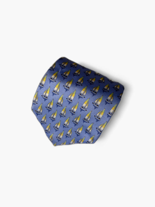 Brooks Brothers Vintage Krawatte mit Sailing-Print, hellblau mit gelben Segelbooten, Detailansicht